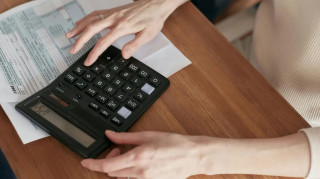 Αντίστροφη μέτρηση για τις φορολογικές δηλώσεις - Ποια η προθεσμία υποβολής