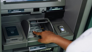 Ξεκινούν σήμερα Δευτέρα οι δωρεάν αναλήψεις από τα ΑΤΜ των τραπεζών