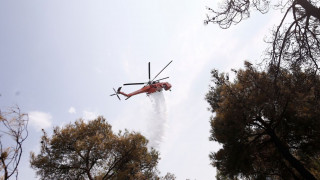 Κύθηρα: Σε εξέλιξη επιχείρηση απεγκλωβισμού από παραλία λόγω της πυρκαγιάς