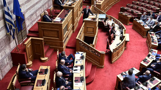 Μητσοτάκης σε Ανδρουλάκη: Κακέκτυπο του ΠΑΣΟΚ του ’80 χωρίς το χάρισμα του Ανδρέα