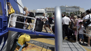 Όπου φύγει - φύγει οι πρώτοι αδειούχοι του Αυγούστου - Σαλπάρουν τα πλοία, γεμάτα τα ΚΤΕΛ