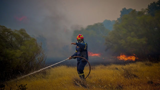 Μάχη με τις φλόγες σε Κεφαλονιά, Ζάκυνθο και Βόνιτσα – Εκκενώνονται τέσσερα χωριά