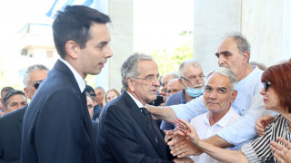 Πλήθος κόσμου στο τελευταίο αντίο στη Λένα Σαμαρά - Συγγενείς, φίλοι και πολιτικοί