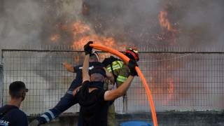 Μεγάλη φωτιά κοντά στην Ιονία οδό στο Αγρίνιο