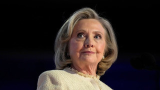 ΗΠΑ: Η Χίλαρι Κλίντον δηλώνει ότι «δεν θυμάται» αν συναντήθηκε ποτέ με τον Τζέφρι Έπσταϊν