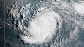 Κατηγορία 5 για τον τυφώνα Erin - Συναγερμός στην Καραϊβική για ανέμους έως 255 χλμ./ώρα