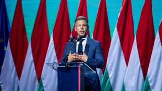 Ουγγαρία: Ο ηγέτης της αντιπολίτευσης κατηγορεί τη Ρωσία για ανάμιξη στα εσωτερικά της χώρας του