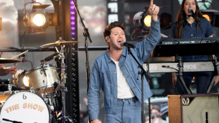 Ο Νάιαλ Χόραν επέστρεψε στη σκηνή 10 μήνες μετά τον θάνατο του Λίαμ Πέιν