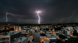 Tι ακριβώς συμβαίνει στο ανθρώπινο σώμα όταν το χτυπήσει κεραυνός