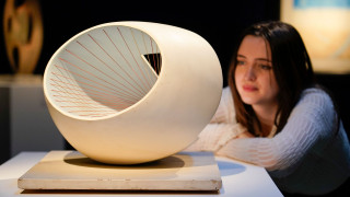 Γλυπτό της Μπάρμπαρα Χέπγουορθ σε γκαλερί τέχνης στο Ηνωμένο Βασίλειο - Ποια η αξία του