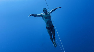 Ελεύθερος δύτης έσπασε κάθε ρεκόρ κρατώντας την αναπνοή του για 29 ολόκληρα λεπτά