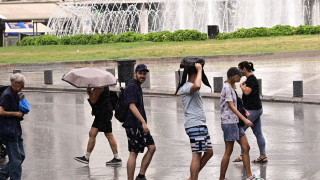 Καιρός: «Μύρισε» φθινόπωρο - Ξαφνική μπόρα στο κέντρο της Αθήνας