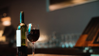 Η κλιματική κρίση «χτυπά» και το κρασί - Διαφορετικές σοδειές σε ένα μπουκάλι για να βγει η παραγωγή