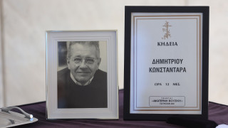 Συγγενείς και φίλοι στο Α' Νεκροταφείο για το τελευταίο αντίο στον Δημήτρη Κωνσταντάρα
