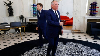 Ο Μακρόν χωρίς άσσο στο μανίκι μπροστά στο αδιέξοδο Μπαϊρού: Τα spreads ανεβαίνουν, το ΔΝΤ καραδοκεί