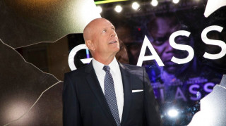 «Το μυαλό του τον προδίδει»: Η σύζυγος του Μπρους Γουίλις αποκαλύπτει ότι η άνοιά του χειροτερεύει