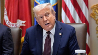 Ο Τραμπ απειλεί με νέους δασμούς την ΕΕ για το πρόστιμο στη Google