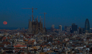 Η Σαγράδα Φαμίλια είναι πλέον η υψηλότερη εκκλησία στον κόσμο - Ποια έχασε τα πρωτεία