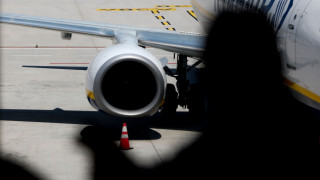 Σκιάθος: Η στιγμή που τουρίστας εκτοξεύεται στη θάλασσα από τουρμπίνα αεροσκάφους