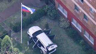 Άνδρας μπήκε με το όχημά του στο προξενείο της Ρωσίας στο Σίδνεϊ ρίχνοντας την πύλη