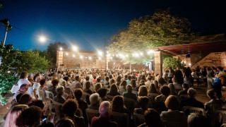 Στο Φεστιβάλ Χίου 2025 «χτυπά» η καρδιά του πολιτισμού: Εκεί που η πολιτική συνάντησε την τέχνη