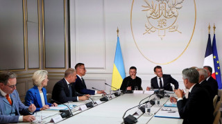 Διχασμένοι οι Ευρωπαίοι για τις εγγυήσεις ασφαλείας στην Ουκρανία - Τι συζητούν στο Παρίσι