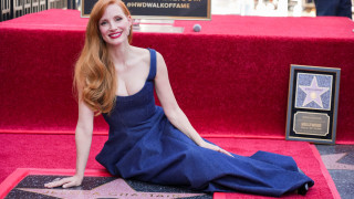 Το συγκινητικό «ευχαριστώ» της Τζέσικα Τσαστέιν κατά την αποκάλυψη του αστεριού της στο Χόλιγουντ