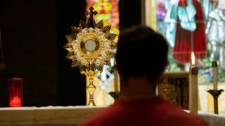 Γαλλία: Πολωνός ιερέας παραδέχεται ότι ασελγούσε σε παιδιά