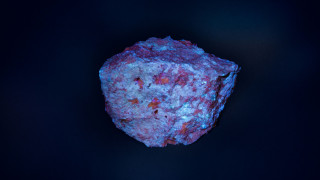 Θραύσμα αστεροειδούς αποκαλύπτει κρυσταλλικό ορυκτό «άγνωστο» στη Γη