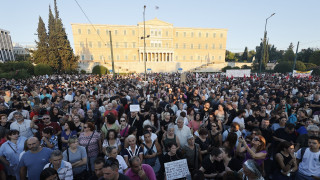 Σε εξέλιξη η διαμαρτυρία για τα Τέμπη στο Σύνταγμα - Διαδηλωτές στο κέντρο της Αθήνας