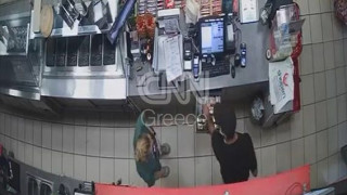 Βίντεο ντοκουμέντα από τη δράση του 32χρονου που «ξάφριζε» καταστήματα στα Καμίνια