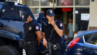 Ένοπλη επίθεση σε αστυνομικό τμήμα της Σμύρνης - Δύο ένστολοι νεκροί, έξι τραυματίες