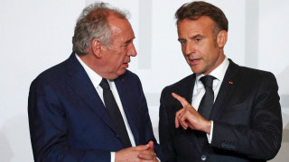 Η Γαλλία σε αχαρτογράφητα νερά: Ο Μπαϊρού χωρίς στήριξη, ο Μακρόν με την «πλάτη στον τοίχο»