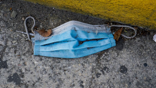 Χημική ωρολογιακή βόμβα οι μάσκες μίας χρήσης που χρησιμοποιήθηκαν στην πανδημία