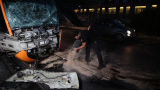 Πειραιάς: Βρήκε λιπόθυμο τον οδηγό του τραμ - Νέα στοιχεία για το σοβαρό τροχαίο με το λεωφορείο