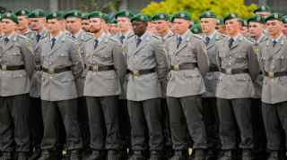 Επιπλέον 100.000 οπλίτες «ψάχνει» ο γερμανικός στρατός για να «πιάσει» τους στόχους του ΝΑΤΟ