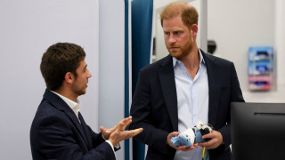 Ο πρίγκιπας Χάρι επισκέφτηκε το Κίεβο - Υποσχέθηκε να βοηθήσει τραυματίες πολέμου στην Ουκρανία