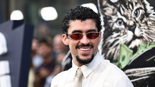 Ο ράπερ Bad Bunny δεν θα περιοδεύσει στις ΗΠΑ επειδή ανησυχεί για έφοδο της Υπηρεσίας Μετανάστευσης