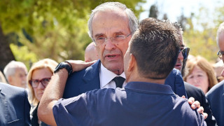 Θλίψη στο μνημόσυνο της Λένας Σαμαρά - Πλήθος κόσμου στο Α' Νεκροταφείο