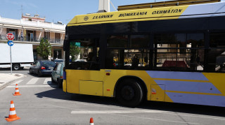 Βίντεο λίγα λεπτά πριν τον άγριο ξυλοδαρμό του οδηγού τρόλεϊ στον Πειραιά