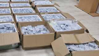 «Χειροπέδες» σε δύο Τούρκους για λαθρεμπόριο κινητών στη Χίο - Κατασχέθηκαν 12.500 τηλέφωνα