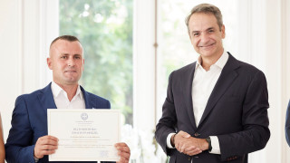 Τιμητική πολιτογράφηση για τον άνθρωπο που βούτηξε στον Άραχθο για να σώσει δύο παιδιά από πνιγμό