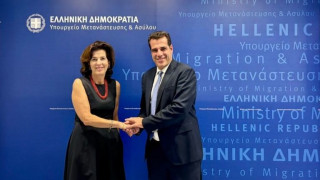 Το μεταναστευτικό στο επίκεντρο της συνάντησης του Θάνου Πλεύρη με την Γαλλίδα πρέσβη Λοράνς Οέρ