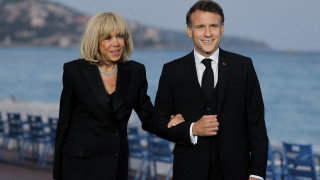 Το ζεύγος Μακρόν καταθέτει επιστημονικά στοιχεία που αποδεικνύουν ότι η Μπριζίτ γεννήθηκε γυναίκα