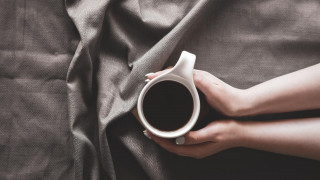 Πώς η αποχή από την καφεΐνη μπορεί να επηρεάσει τα όνειρά μας όταν κοιμόμαστε