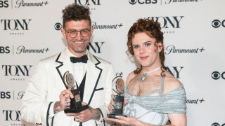 «Jonty»: Πρωταγωνιστές στη νέα κωμωδία ο Τζέσι Πλέμονς και ο Κόουλ Εσκόλα