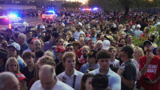 Τσάρλι Κερκ: Κοσμοσυρροή στο στάδιο State Farm για την κηδεία του - Δρακόντεια τα μέτρα ασφαλείας