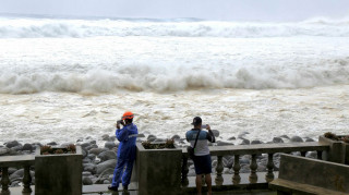 Ισχυρός τυφώνας θέτει σε κατάσταση συναγερμού Φιλιππίνες, Χονγκ Κονγκ, Ταϊβάν και Κίνα
