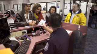 ΗΠΑ: Οι γιατροί ενδέχεται να εξαιρεθούν από το τέλος για την εξασφάλιση βίζας εργασίας