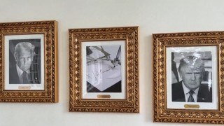 Ο Τραμπ αντικατέστησε το πορτρέτο του Μπάιντεν στον Λευκό Οίκο με μια... αυτόματη υπογραφή